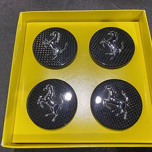Ferrari Carbon Centercaps