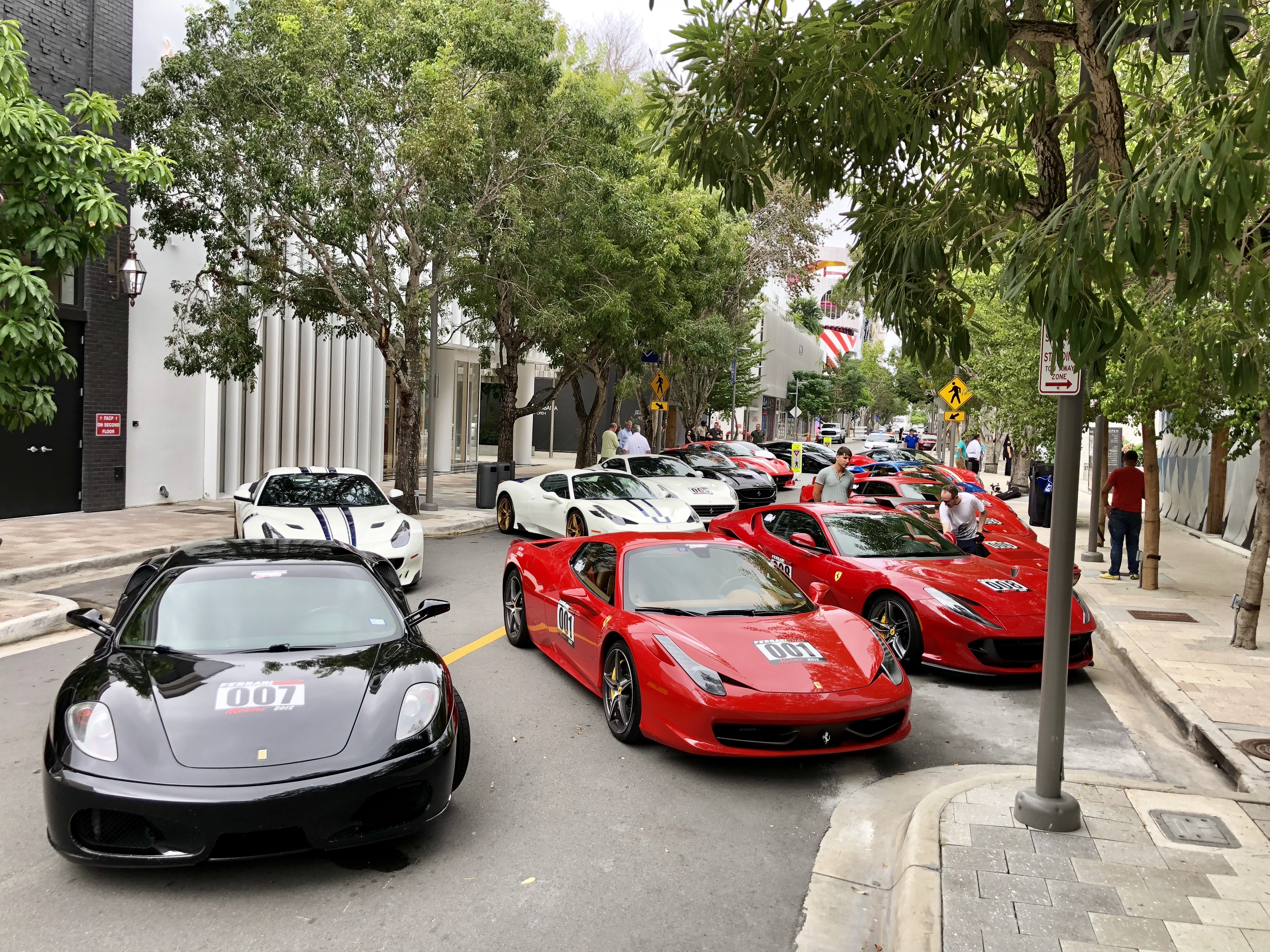 Chat ferrari Eurospares